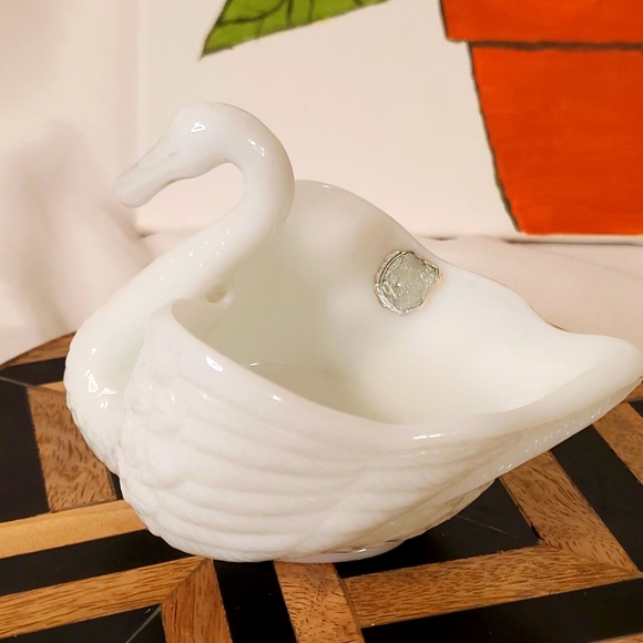 3/$25🌟 Imperial White Milk Glass Swan Trinket Dish 🦢 - Picture 1 of 7
